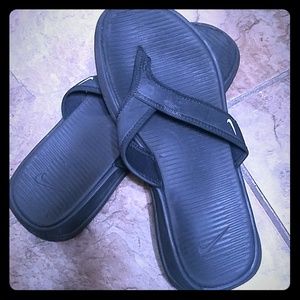 COPY - Nike flip flops